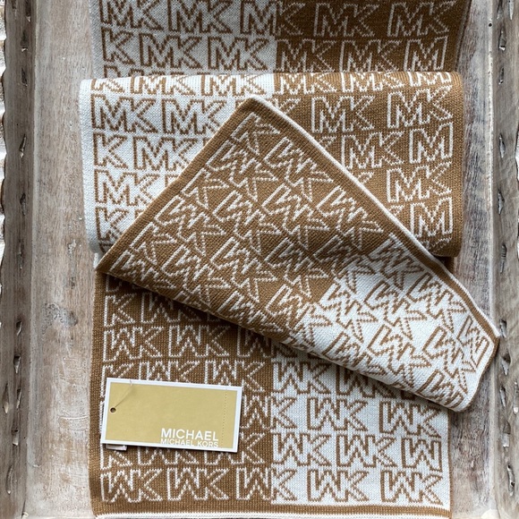 Michael Kors Sognature Logo Scarf - Picture 3 of 6